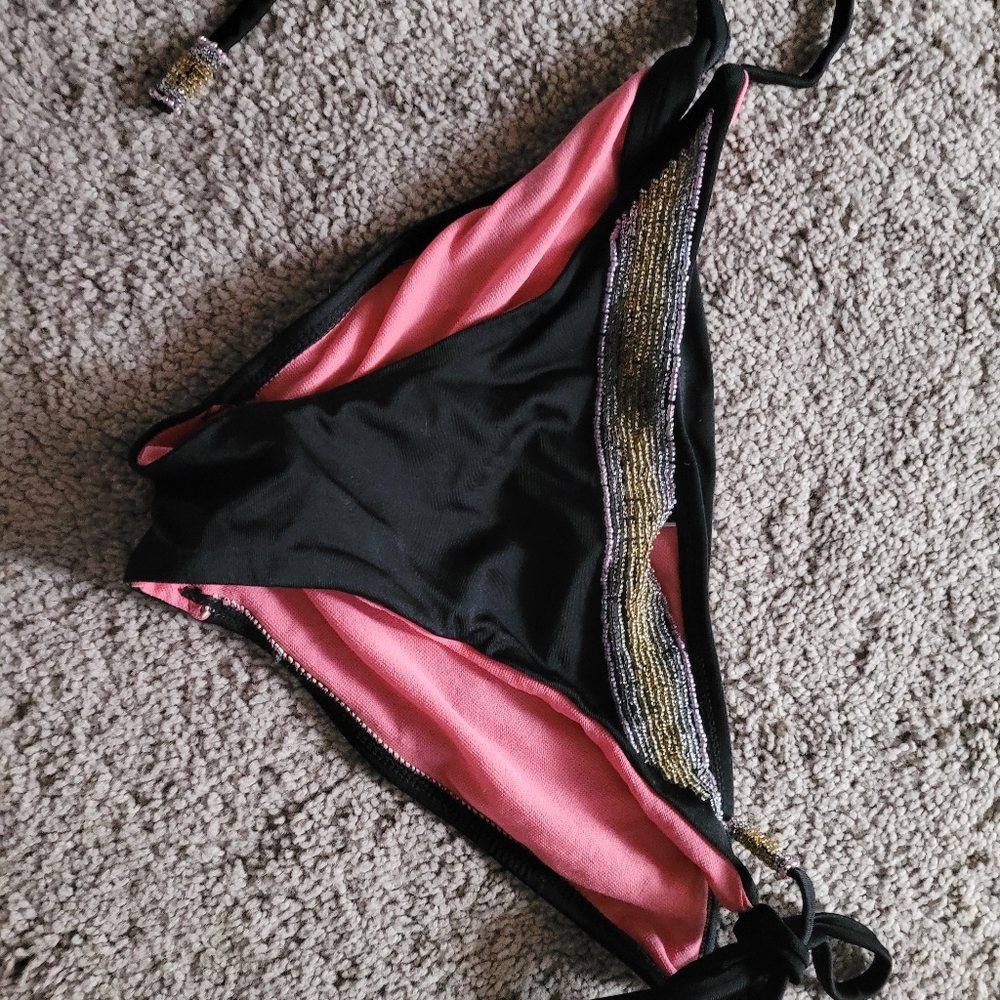 Reversible beaded swim bottom